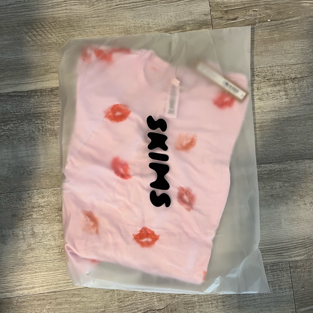 SKIMS Sleep Super Cropped Long Sleeve Valentine’s Day Cherry Blossom Lipstick XS